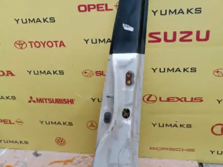 Стойка кузова средняя левая Toyota Land Cruiser 100 за 35 000 тг. в Караганда