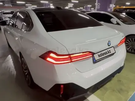 BMW 520 2024 года за 32 000 000 тг. в Астана – фото 4