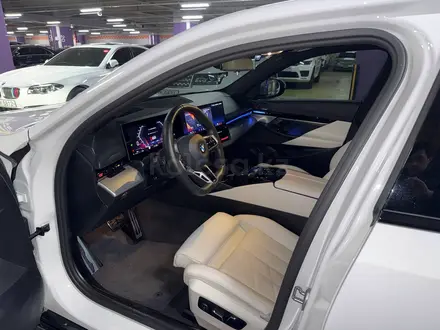 BMW 520 2024 года за 32 000 000 тг. в Астана – фото 12