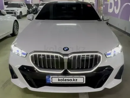 BMW 520 2024 года за 32 000 000 тг. в Астана – фото 2