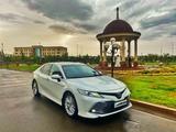 Toyota Camry 2018 года за 13 500 000 тг. в Атырау