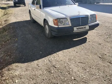 Mercedes-Benz E 200 1994 года за 1 300 000 тг. в Саудакент – фото 2