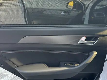 Hyundai Sonata 2015 года за 8 700 000 тг. в Алматы – фото 13