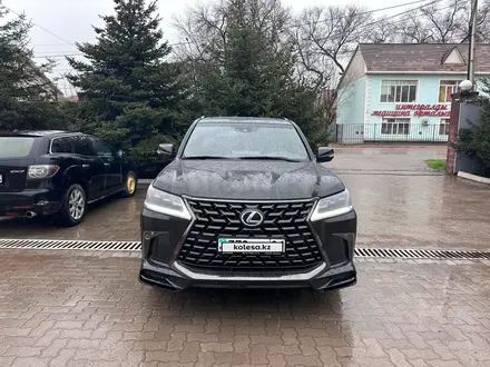 Lexus LX 570 2021 года за 65 000 000 тг. в Астана