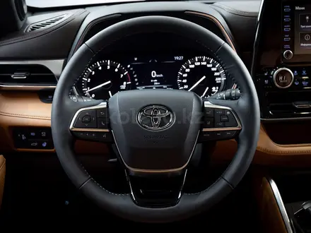 Toyota Highlander Luxe 2023 года за 39 000 000 тг. в Алматы – фото 16