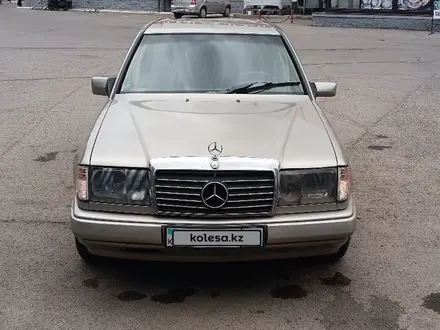 Mercedes-Benz E 200 1987 года за 1 400 000 тг. в Астана – фото 4