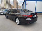 Toyota Camry 2020 года за 14 000 000 тг. в Астана – фото 2