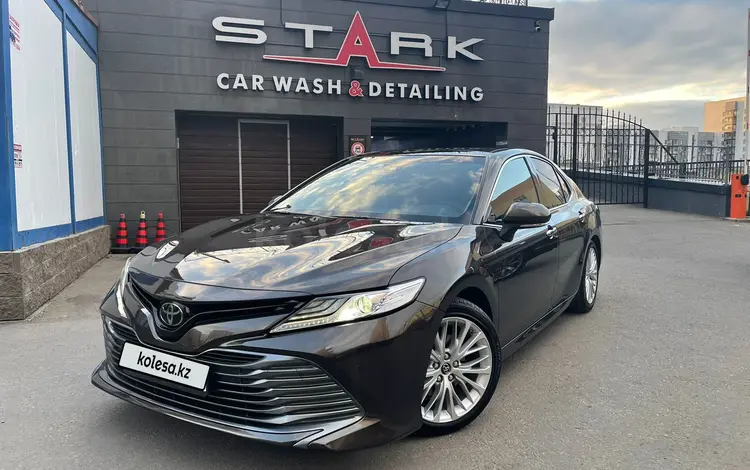 Toyota Camry 2020 года за 14 000 000 тг. в Астана