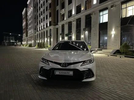 Toyota Camry 2021 года за 19 000 000 тг. в Актау – фото 2