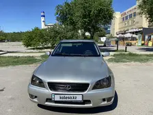Lexus is-200, 1999