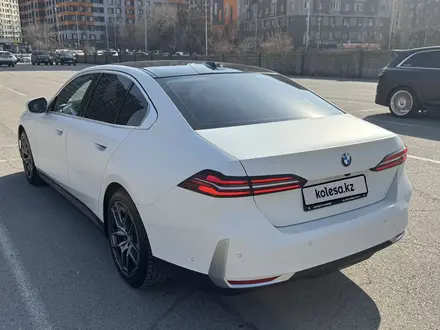 BMW 520 2023 года за 30 300 000 тг. в Алматы – фото 3