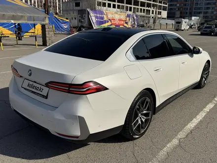 BMW 520 2023 года за 30 300 000 тг. в Алматы – фото 4