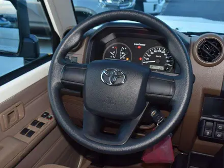 Toyota Land Cruiser 2024 года за 31 900 000 тг. в Астана – фото 11