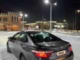 Toyota Camry 2015 года за 7 500 000 тг. в Актобе