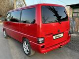 Volkswagen Caravelle 2002 года за 7 500 000 тг. в Караганда – фото 2