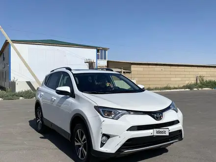 Toyota RAV4 2018 года за 9 500 000 тг. в Актау – фото 3