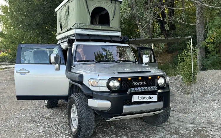 Toyota FJ Cruiser 2007 года за 16 500 000 тг. в Алматы