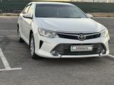 Toyota Camry 2016 года за 10 000 000 тг. в Туркестан – фото 2