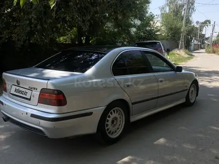 BMW 523 1997 года за 2 700 000 тг. в Алматы – фото 15