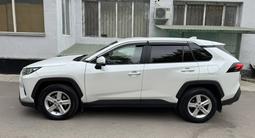 Toyota RAV4 2021 года за 12 950 000 тг. в Алматы – фото 4