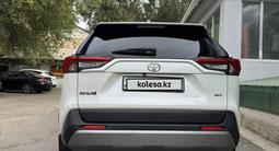 Toyota RAV4 2021 года за 12 950 000 тг. в Алматы – фото 5