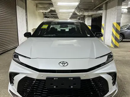 Toyota Camry 2024 года за 18 450 000 тг. в Алматы