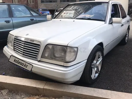 Mercedes-Benz E 200 1994 года за 1 950 000 тг. в Караганда – фото 7