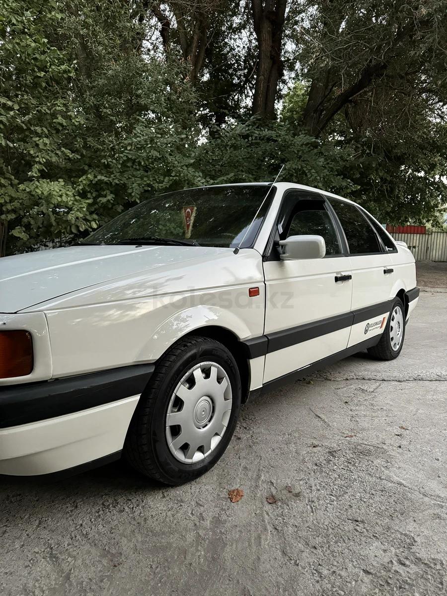 Volkswagen Passat 1993 г.