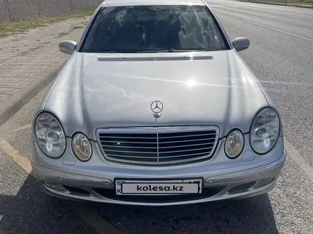 Mercedes-Benz E 240 2002 года за 4 300 000 тг. в Шымкент