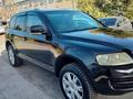 Volkswagen Touareg 2004 года за 4 600 000 тг. в Шымкент – фото 2