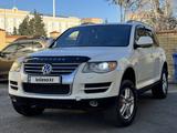 Volkswagen Touareg 2007 года за 6 400 000 тг. в Астана