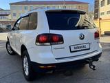 Volkswagen Touareg 2007 года за 6 400 000 тг. в Астана – фото 3