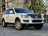 Volkswagen Touareg 2007 года за 6 400 000 тг. в Астана – фото 5