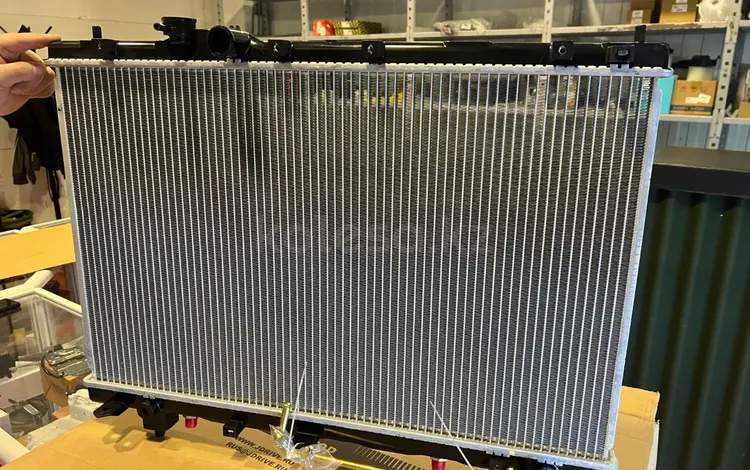 Радиатор охлаждения двигателя на Toyota Ipsum (JPR0075)үшін40 300 тг. в Алматы
