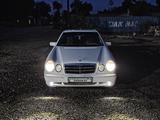 Mercedes-Benz E 240 1998 годаүшін2 500 000 тг. в Актобе – фото 2