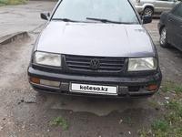 Volkswagen Vento 1993 годаfor1 250 000 тг. в Караганда