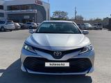 Toyota Camry 2018 года за 10 300 000 тг. в Атырау – фото 3