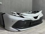 Бампер передний с нижней решеткой на TOYOTA CAMRY за 130 000 тг. в Алматы – фото 3