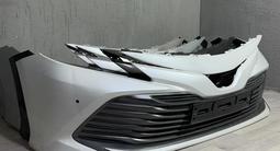 Бампер передний с нижней решеткой на TOYOTA CAMRY за 130 000 тг. в Алматы – фото 3