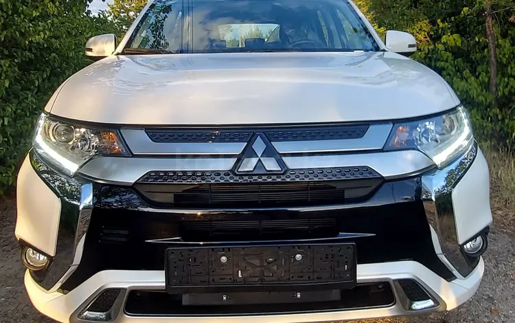 Mitsubishi Outlander 2022 года за 11 999 000 тг. в Семей