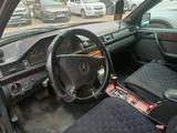 Mercedes-Benz E 220 1994 годаүшін2 200 000 тг. в Астана – фото 2