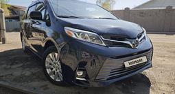 Toyota Sienna 2014 года за 13 000 000 тг. в Алматы