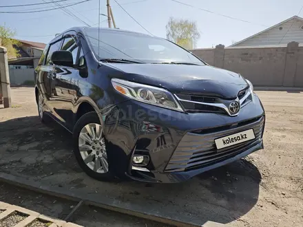 Toyota Sienna 2014 года за 13 000 000 тг. в Алматы