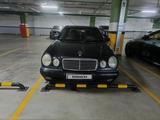 Mercedes-Benz E 280 1997 года за 2 600 000 тг. в Астана – фото 2