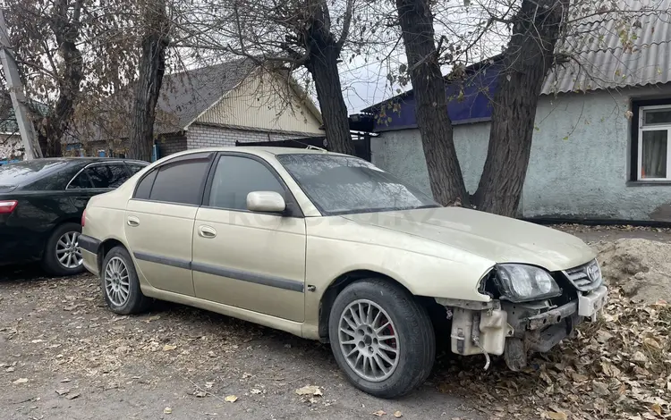 Toyota Avensis 2001 годаfor2 400 000 тг. в Семей