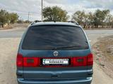 Volkswagen Sharan 2002 годаүшін2 900 000 тг. в Уральск – фото 4