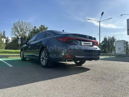 Toyota Avalon 2022 года за 16 900 000 тг. в Алматы – фото 12