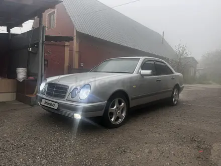 Mercedes-Benz E 230 1996 годаүшін4 200 000 тг. в Алматы – фото 2