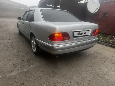 Mercedes-Benz E 230 1996 годаүшін4 200 000 тг. в Алматы – фото 5