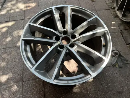 Диск Audi A7 по штучно за 120 000 тг. в Алматы
